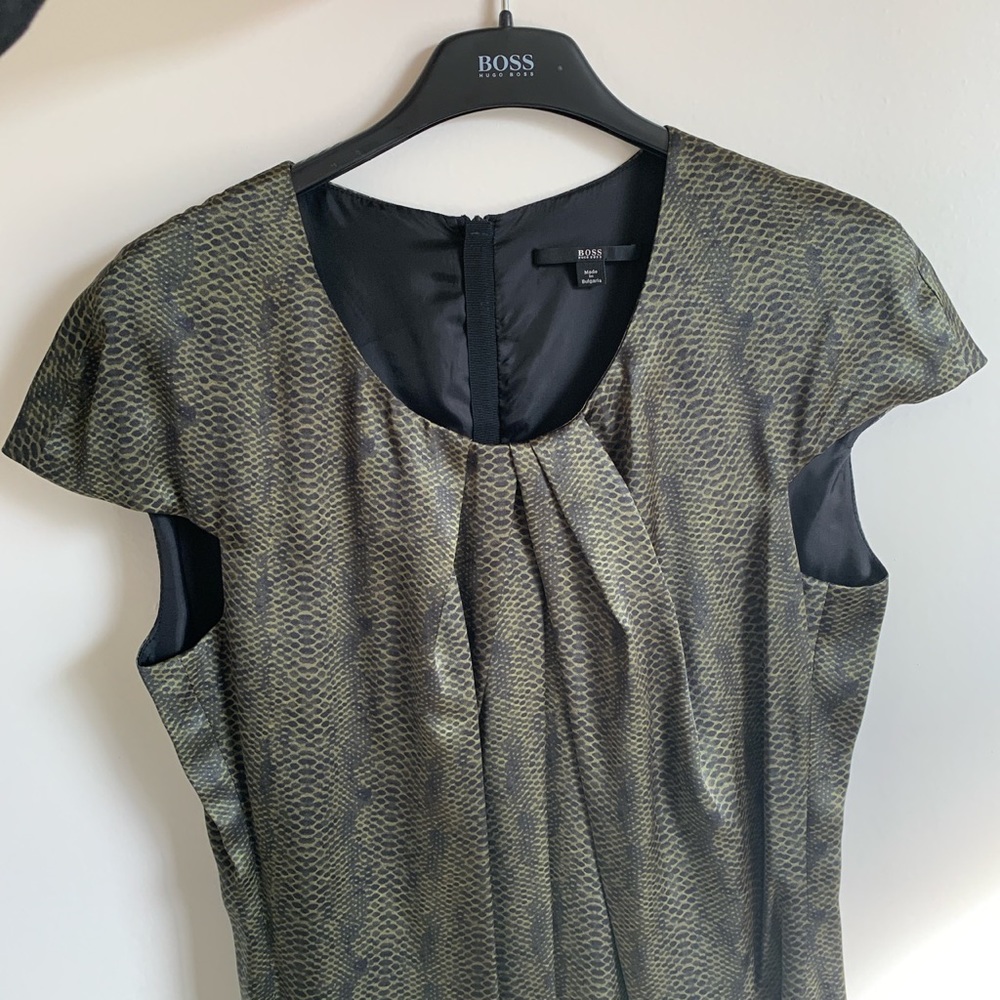 Short sleeve Hugo Boss dress with pleated neckline! In like new condition!